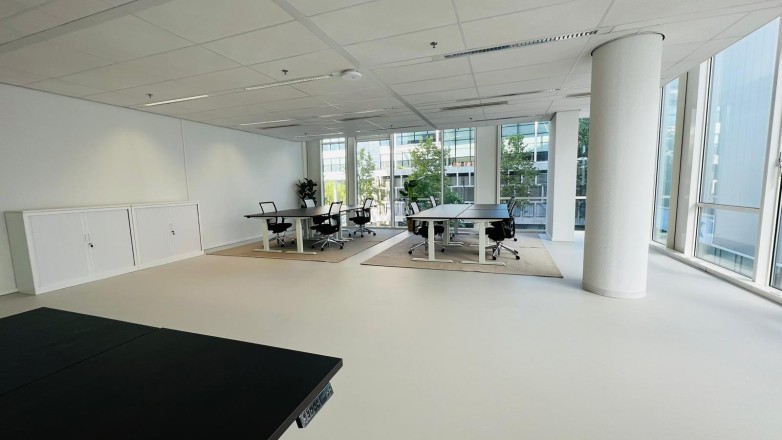 large open office space kruisplein