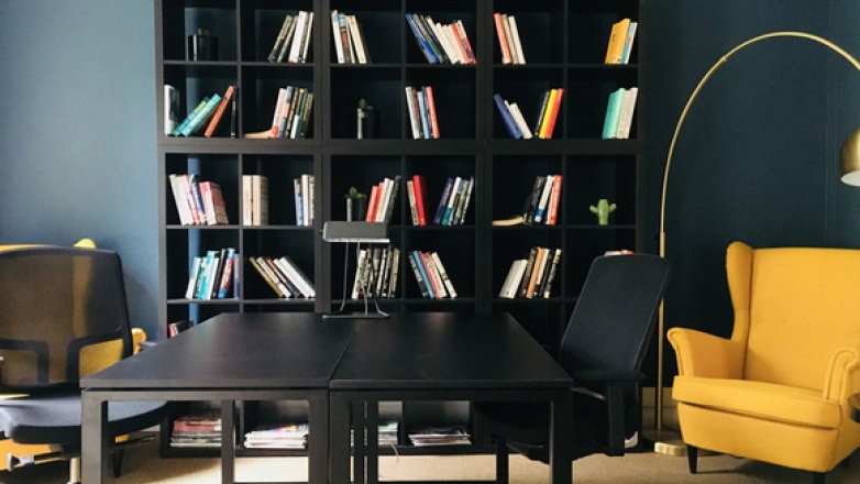 Office with bookshelves Rue Père de Deken 14
