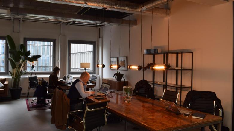 Werkruimte waar mensen werken aan de Wibautstraat 135-139 in Amsterdam