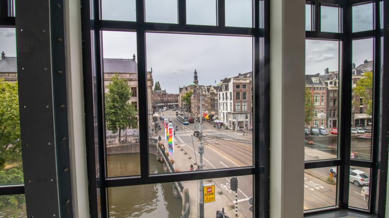 Uitzicht vanaf het kantoor aan de Spuistraat 168 in Amsterdam