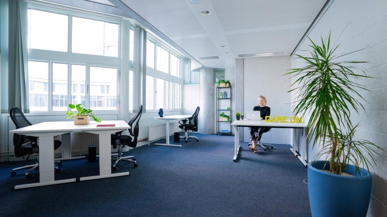Small office space Wilhelmina van Pruisenweg 35