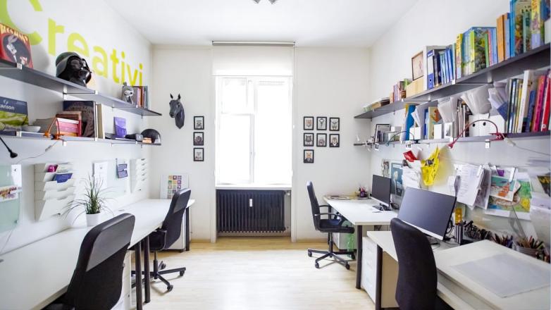 4 workstations at coworking space in Milan