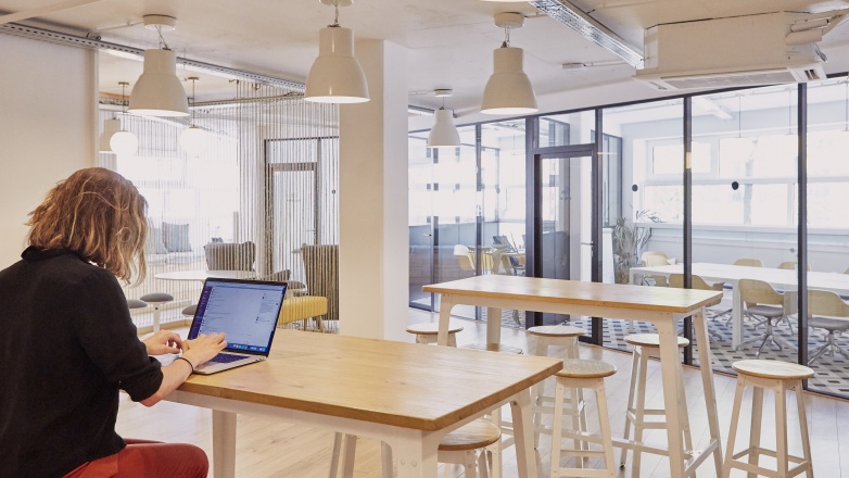 Several workplaces 1 impasse Reille