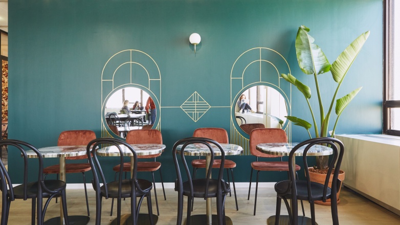 Meeting table 33 avenue du Maine