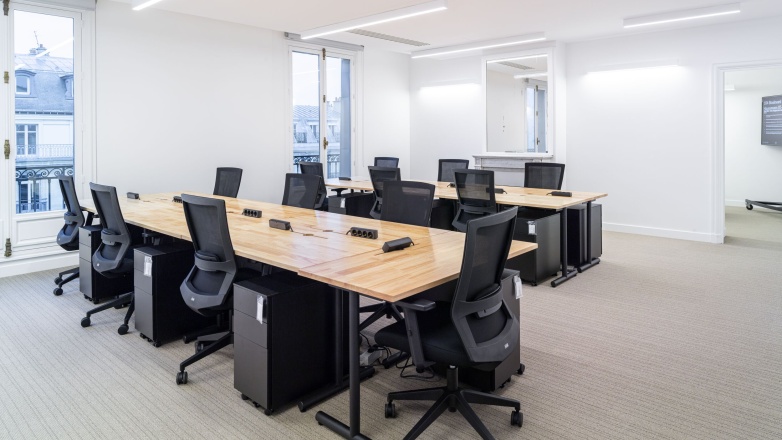 Office with plenty of daylight 106 Boulevard Haussmann 