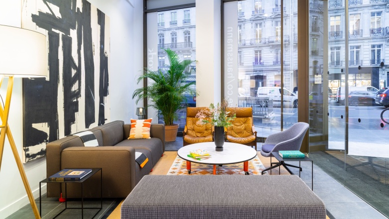 Entrance area 106 Boulevard Haussmann 