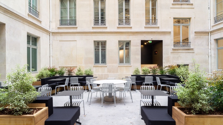 Courtyard 106 Boulevard Haussmann 