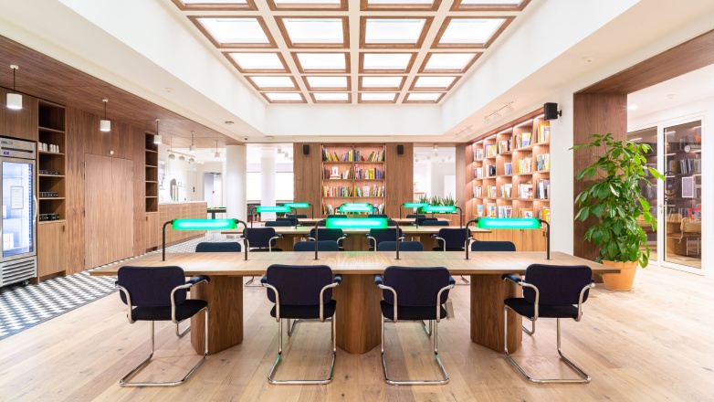 Several workplaces 106 Boulevard Haussmann 