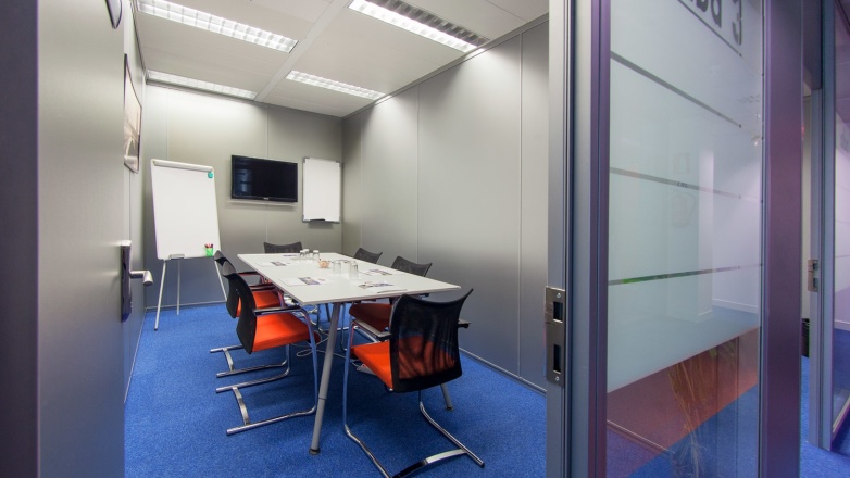 Small meeting room Calle de Anabel Segura 10