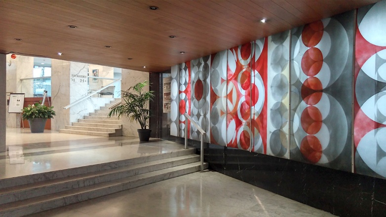 Hallway with plants 83-87 Avenue d'Italie