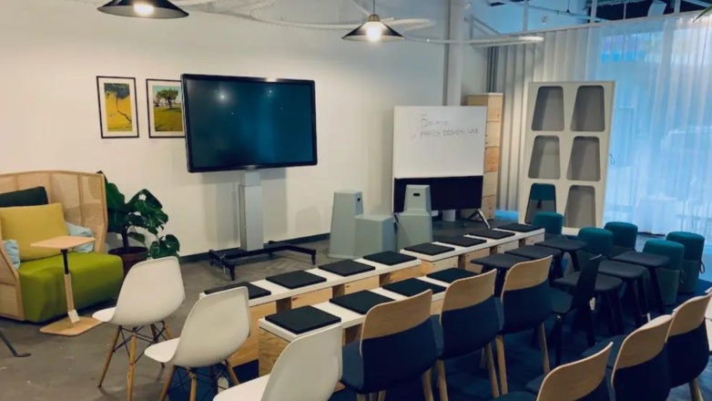 Classroom setting meeting room 120 Avenue Ledru Rollin