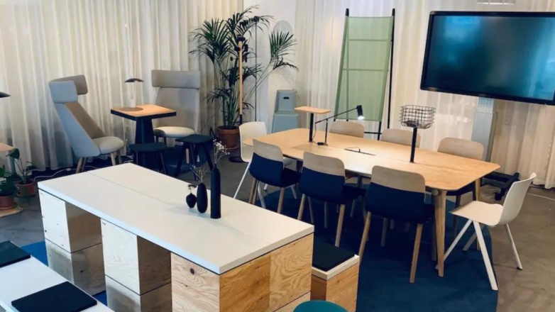 Meeting area 120 Avenue Ledru Rollin