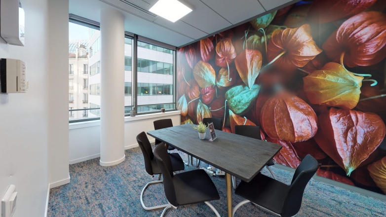 Colourful meeting room 24 Boulevard Gallieni