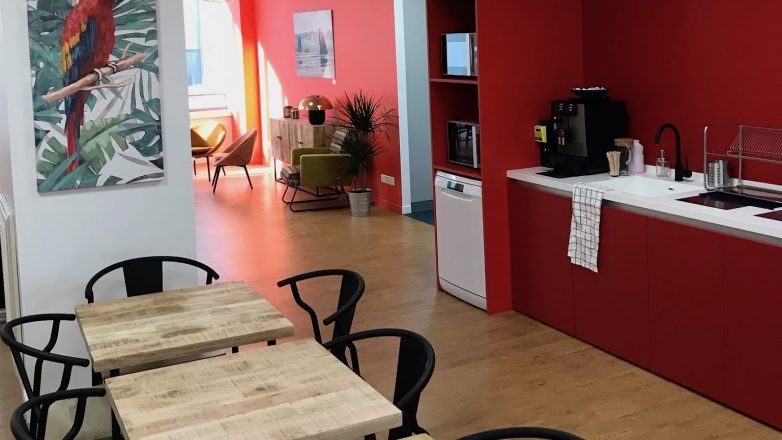 Kitchen and communal area 24 Boulevard Gallieni