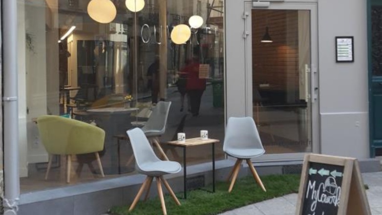 Outside 54 rue Greneta