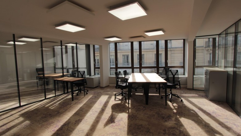 Open office space with seperated workplaces 38 rue de Ponthieu