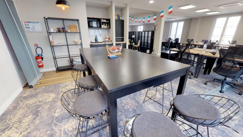 Office with bar table 104 boulevard Sébastopol