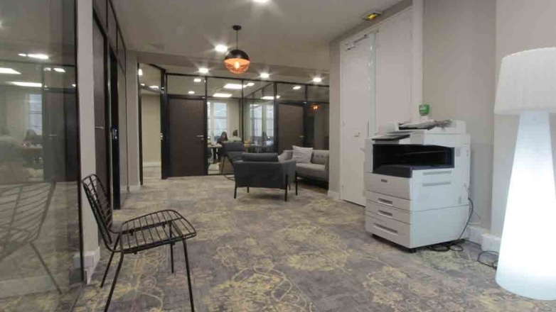 Hallway with printer 104 boulevard Sébastopol