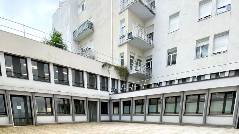 Courtyard and building 23 Villa Marcès