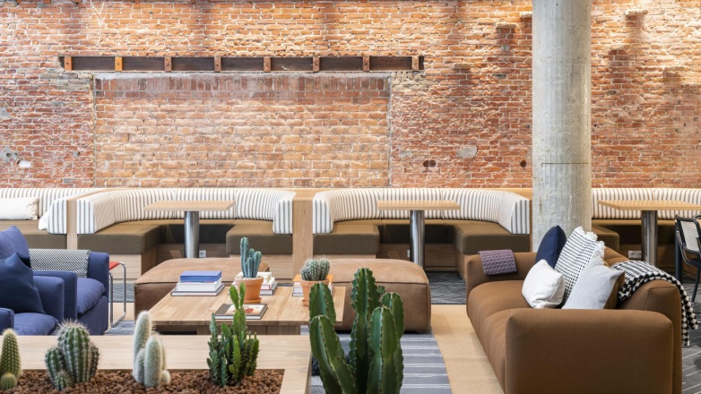 Ontmoetingsplek in de kantoorruimte aan de Stadhouderskade 5-6 in Amsterdam