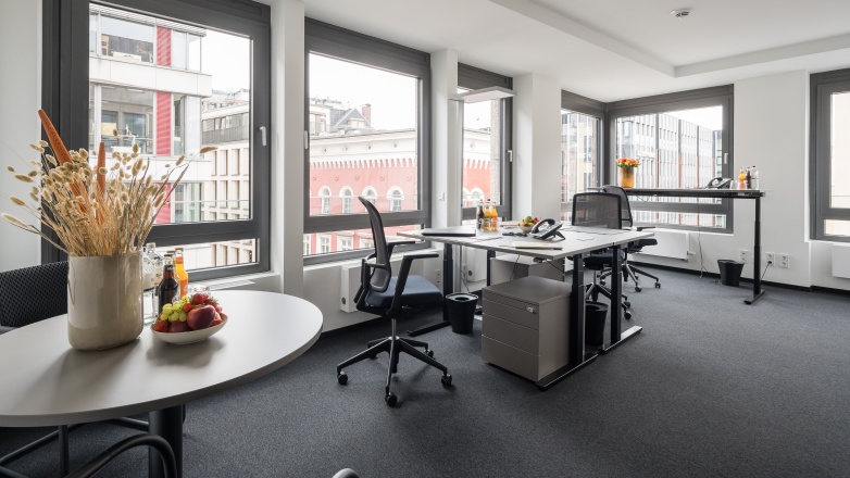 large office space Georgsplatz