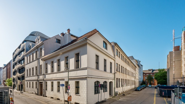 Front of building Johannisstraße