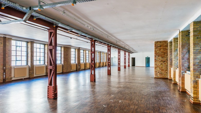 Large open office space Johannisstraße