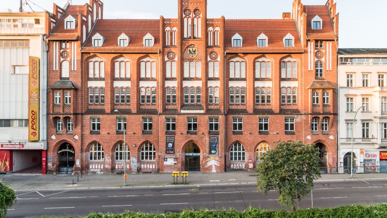 Front of building Tempelhofer Ufer