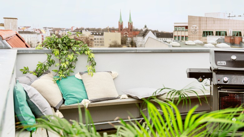 Rooftop seating Tempelhofer Ufer