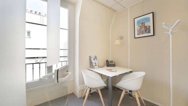 small meeting room 52 Boulevard Sébastopol