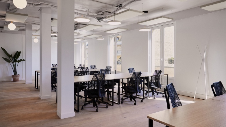 large office space 43 rue Boissière