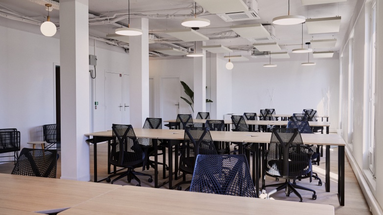 large office space 43 rue Boissière