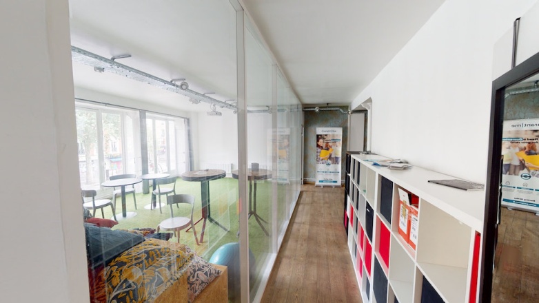 Hallway 53 Boulevard de Strasbourg 