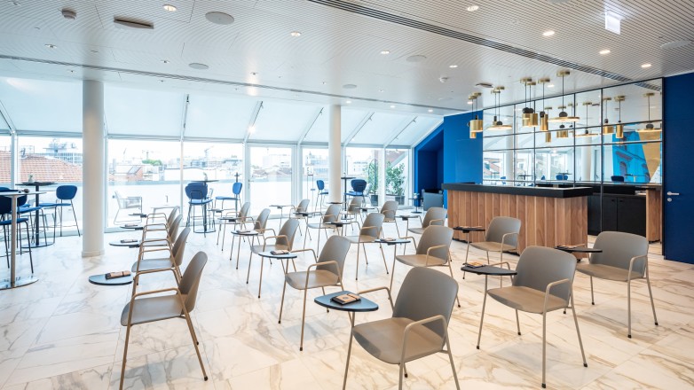 Auditorium and bar Via Dante 7