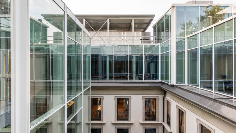 Courtyard Via Dante 7